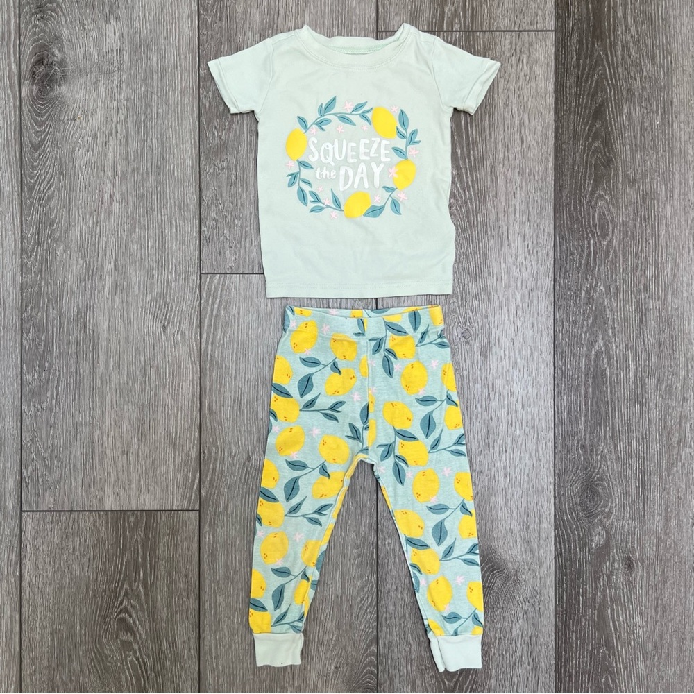 OLD NAVY 2PC SNUG FIT SHORT SLEEVE AND PANTS PAJAMA SET LEMONS 2T